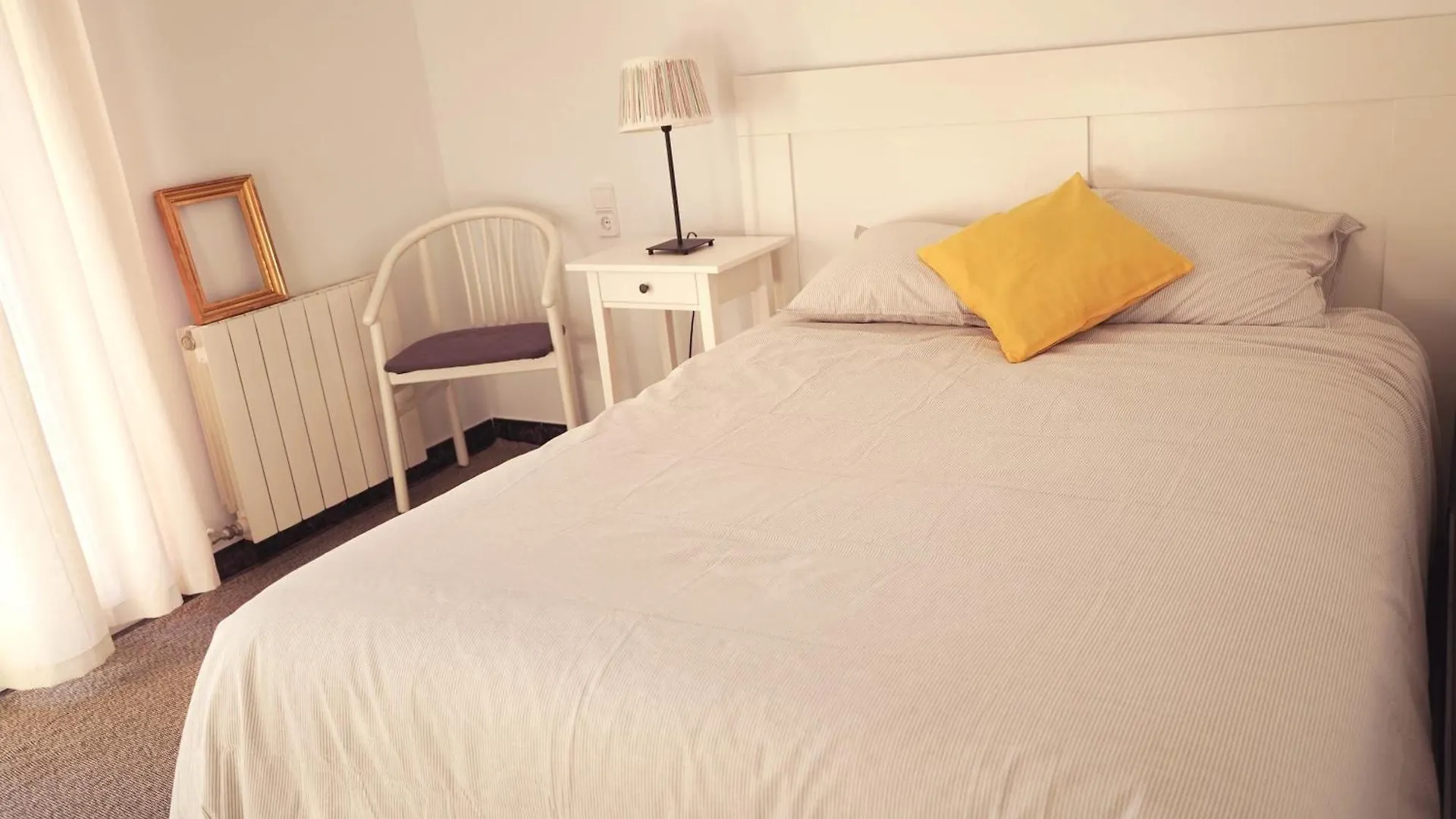 Apartment Habitacion Doble Con Balcon Torrellas de Foix Spain